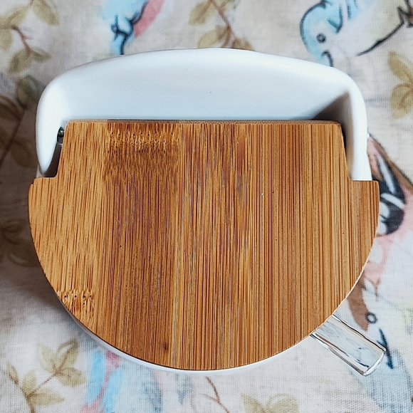 Salt Box Cellar White and Wood Textured Ceramic Pottery NEW NWOT - Picture 8 of 8